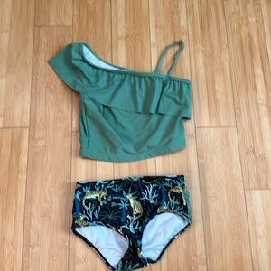 Ruffle Butts brand girls swimsuit - size 7